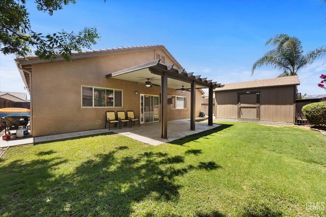 9128 Oak Garden Lane, Shafter, CA 93263