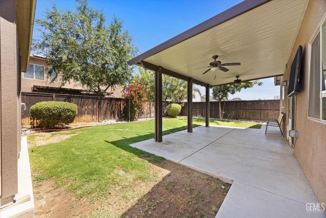 9128 Oak Garden Lane, Shafter, CA 93263