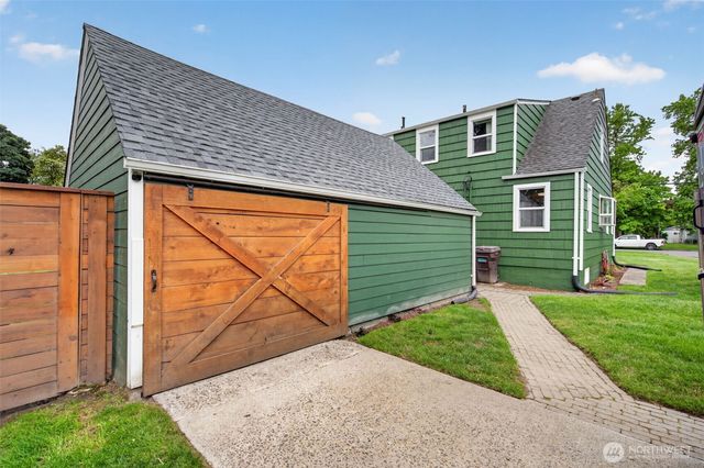 1528 7th Avenue, Longview, WA 98632