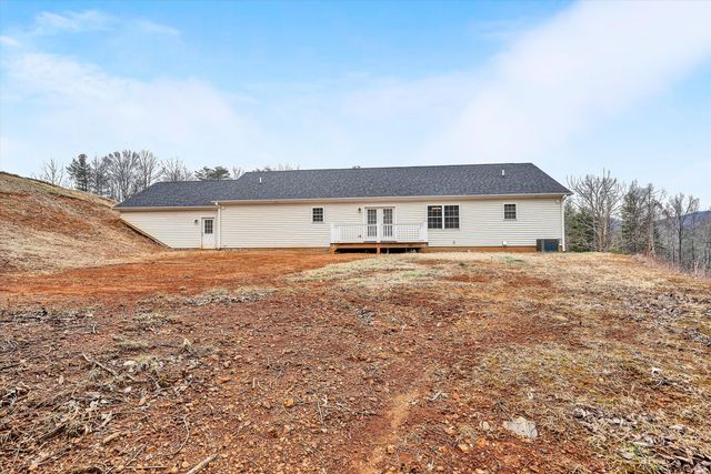 373 MOUNTAIN TOP DR, Rocky Mount, VA 24151
