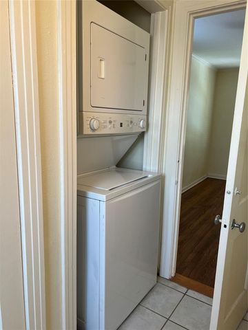 1212 Postoffice Street, Galveston, TX 77550