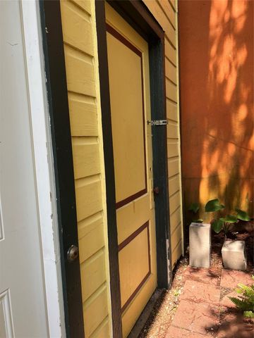 1212 Postoffice Street, Galveston, TX 77550