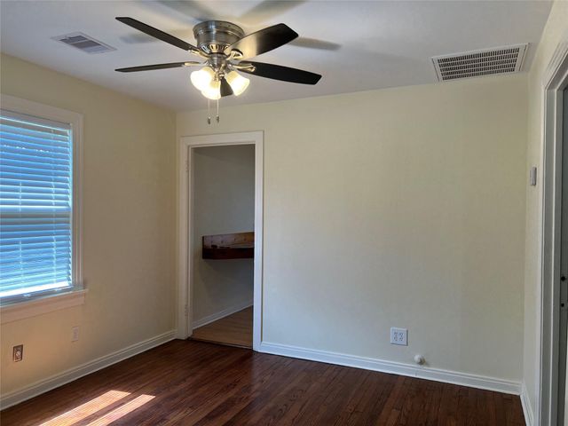 1212 Postoffice Street, Galveston, TX 77550