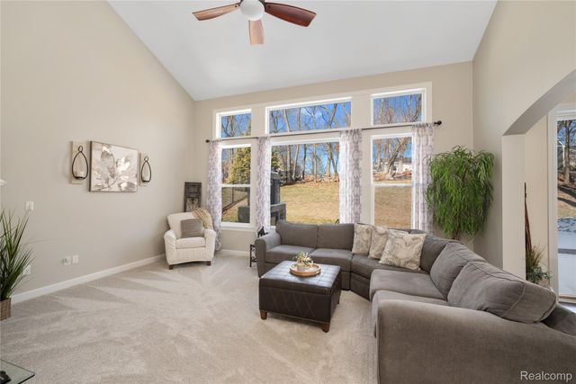 529 Napa Valley Drive, Milford Charter Township, MI 48381