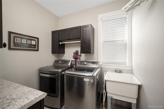 529 Napa Valley Drive, Milford Charter Township, MI 48381