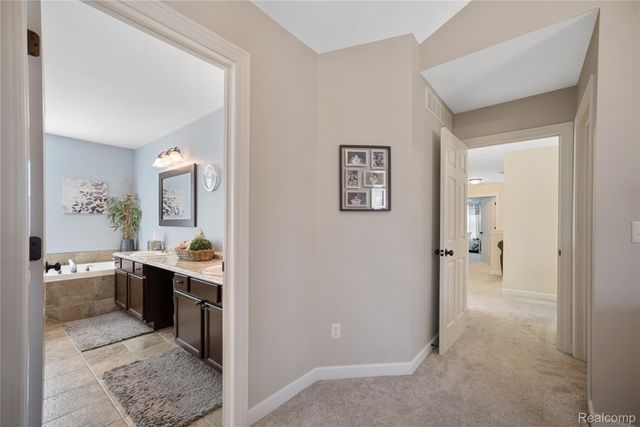 529 Napa Valley Drive, Milford Charter Township, MI 48381