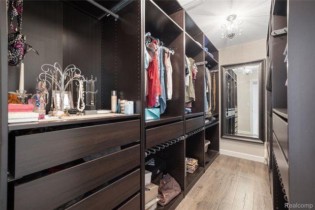 529 Napa Valley Drive, Milford Charter Township, MI 48381