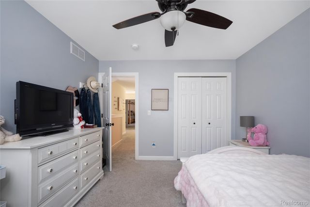 529 Napa Valley Drive, Milford Charter Township, MI 48381