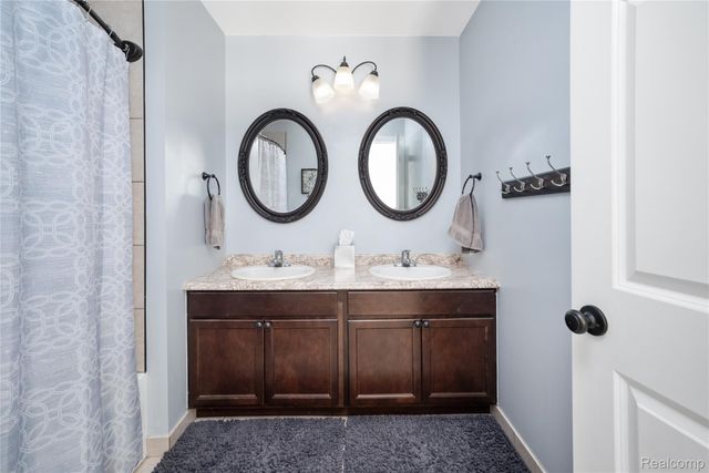 529 Napa Valley Drive, Milford Charter Township, MI 48381