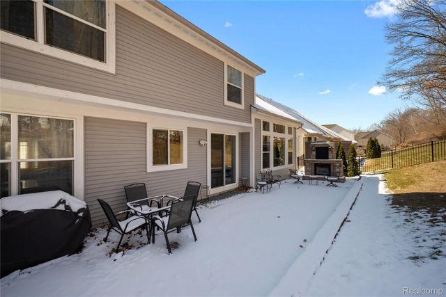 529 Napa Valley Drive, Milford Charter Township, MI 48381