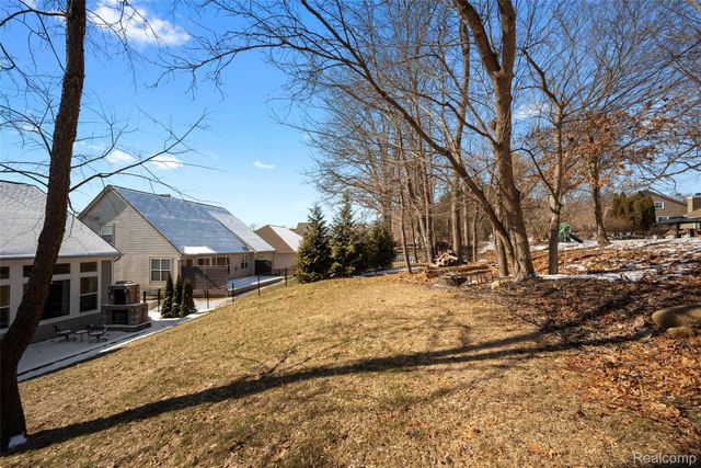 529 Napa Valley Drive, Milford Charter Township, MI 48381