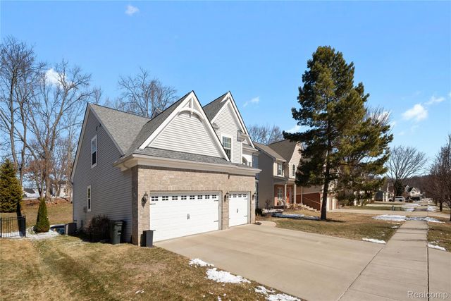 529 Napa Valley Drive, Milford Charter Township, MI 48381