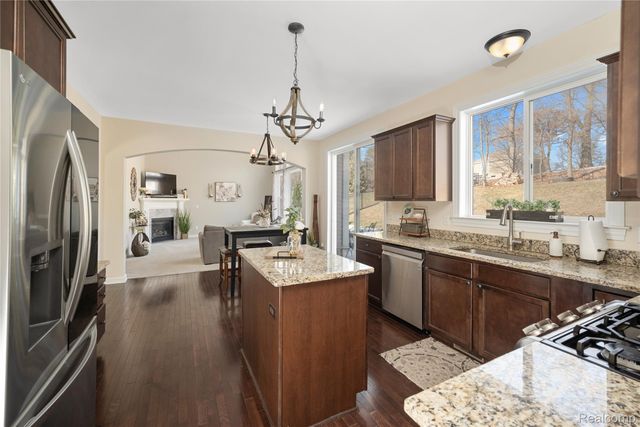 529 Napa Valley Drive, Milford Charter Township, MI 48381