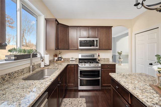 529 Napa Valley Drive, Milford Charter Township, MI 48381