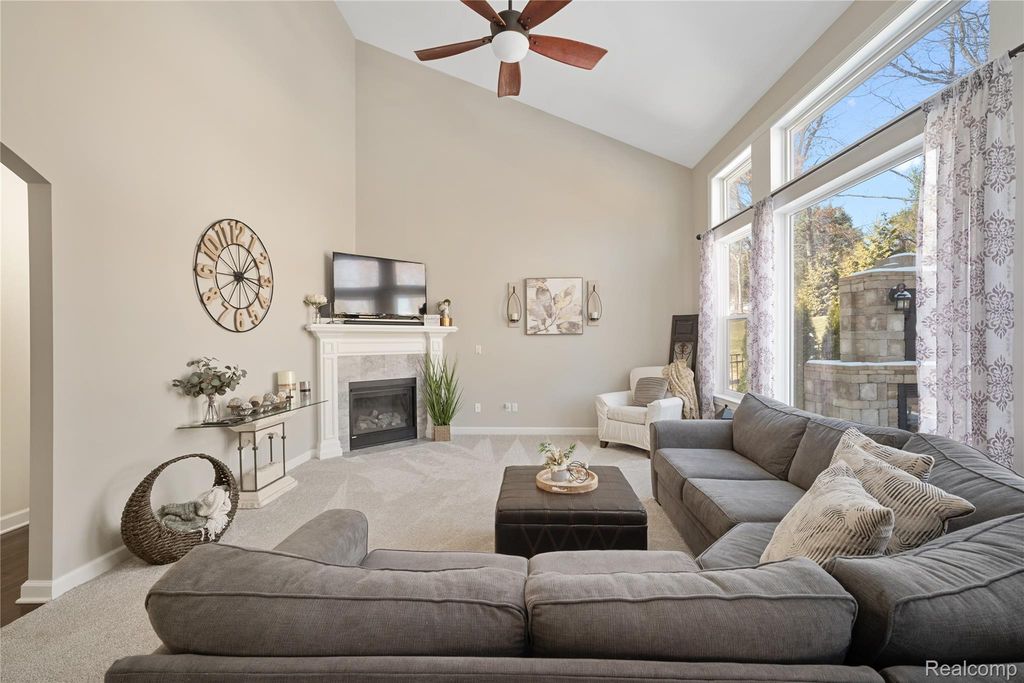 529 Napa Valley Drive, Milford Charter Township, MI 48381