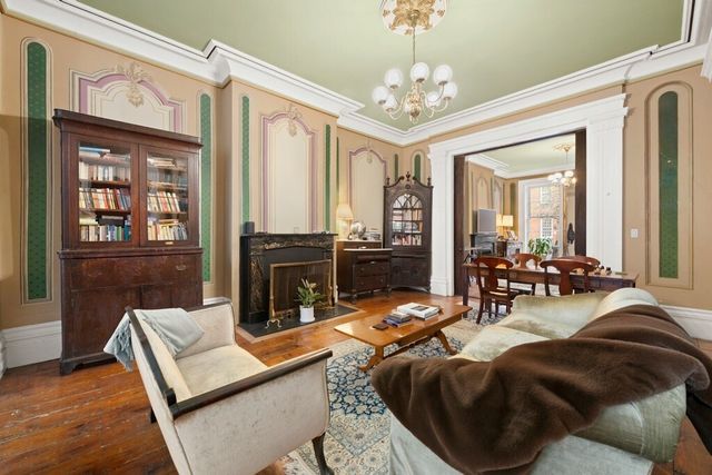 325 W 22ND Street, New York City, NY 10011