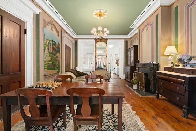 325 W 22ND Street, New York City, NY 10011