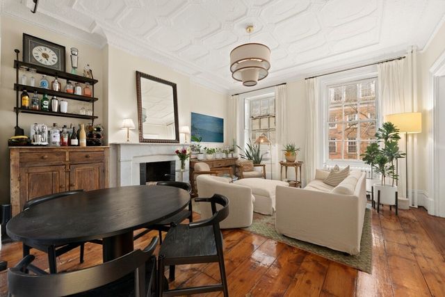 325 W 22ND Street, New York City, NY 10011