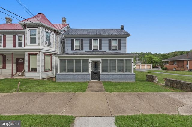 262 N WASHINGTON ST, Berkeley Springs, WV 25411