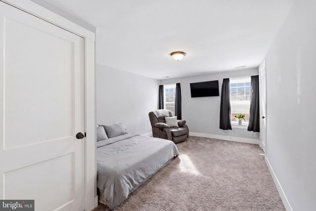 262 N WASHINGTON ST, Berkeley Springs, WV 25411
