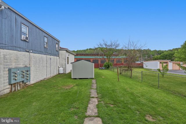 262 N WASHINGTON ST, Berkeley Springs, WV 25411