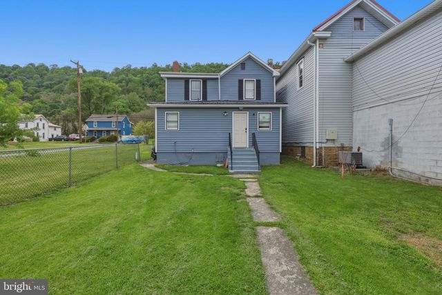 262 N WASHINGTON ST, Berkeley Springs, WV 25411