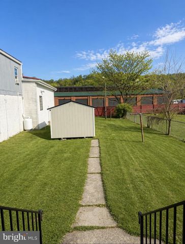 262 N WASHINGTON ST, Berkeley Springs, WV 25411