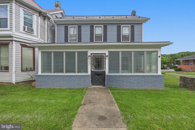 262 N WASHINGTON ST, Berkeley Springs, WV 25411