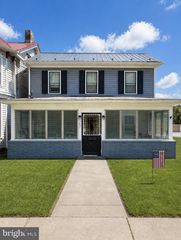 262 N WASHINGTON ST, Berkeley Springs, WV 25411
