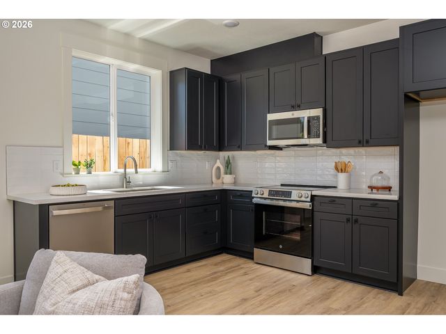 87 Ne 78th Ave, Portland, OR 97213