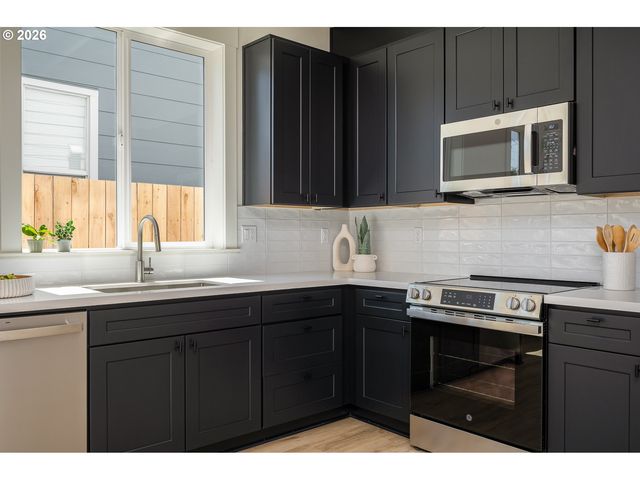 87 Ne 78th Ave, Portland, OR 97213