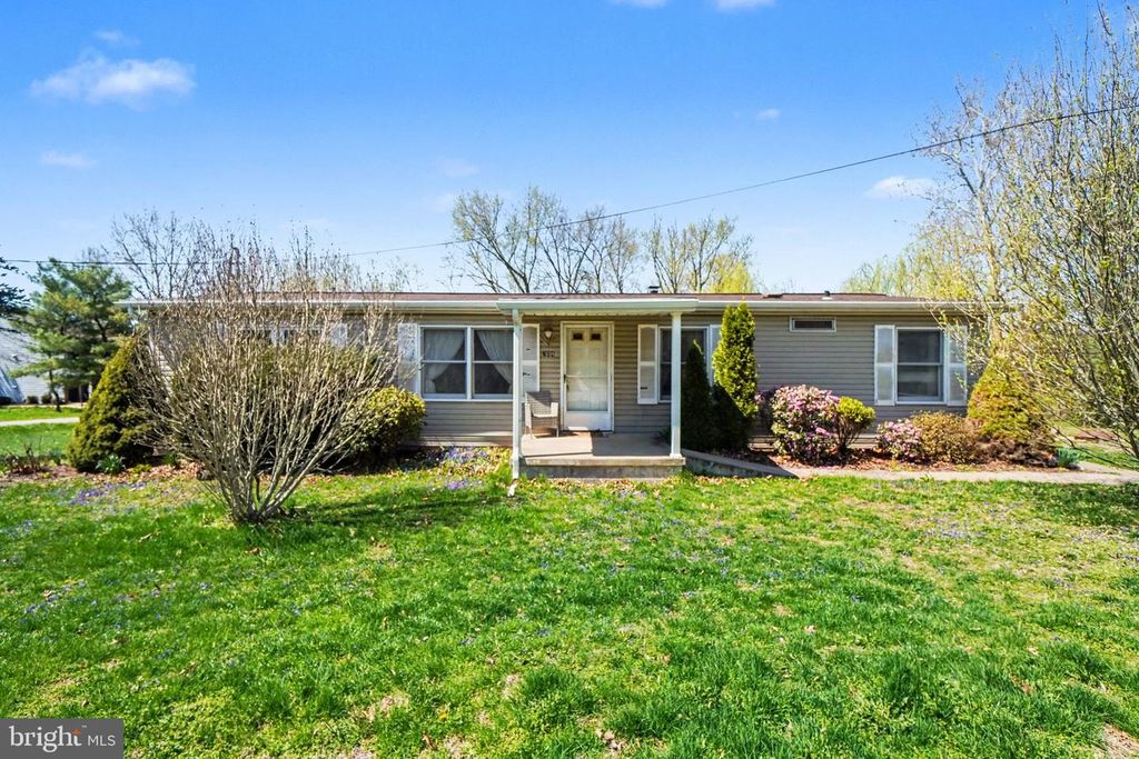 204 N 3RD ST, Halifax, PA 17032