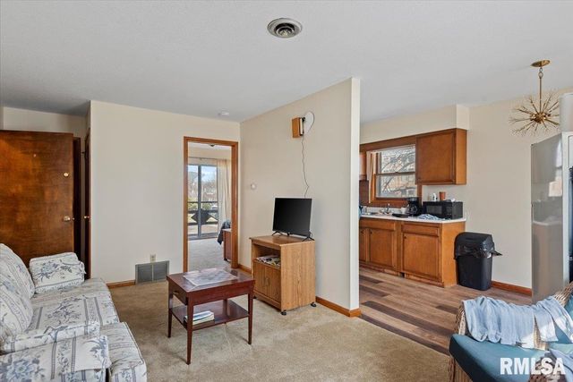 821 S Pasfield Street, Springfield, IL 62704