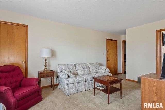 821 S Pasfield Street, Springfield, IL 62704