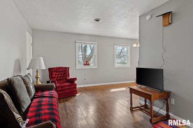 821 S Pasfield Street, Springfield, IL 62704