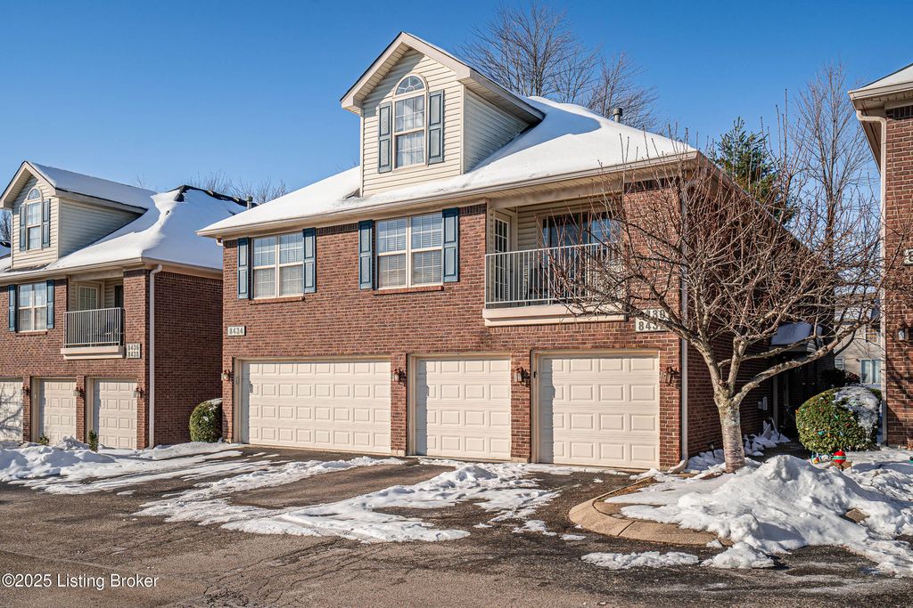 8432 Grand Trevi Dr, Louisville, KY 40228