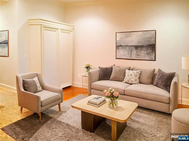61 Grand Street 2F, Jersey City, NJ 07302