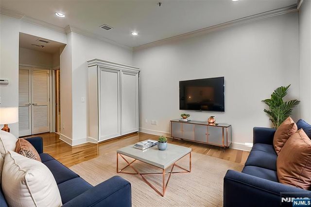 61 Grand Street 2F, Jersey City, NJ 07302