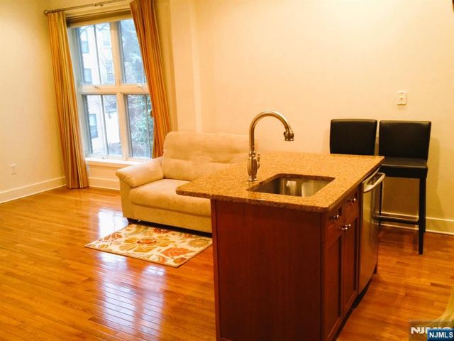 61 Grand Street 2F, Jersey City, NJ 07302