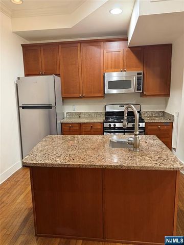 61 Grand Street 2F, Jersey City, NJ 07302