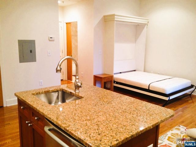 61 Grand Street 2F, Jersey City, NJ 07302
