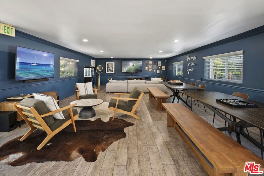 Image 17 of property listing at 8250 Lankershim Boulevard 140, North Hollywood, CA 91605