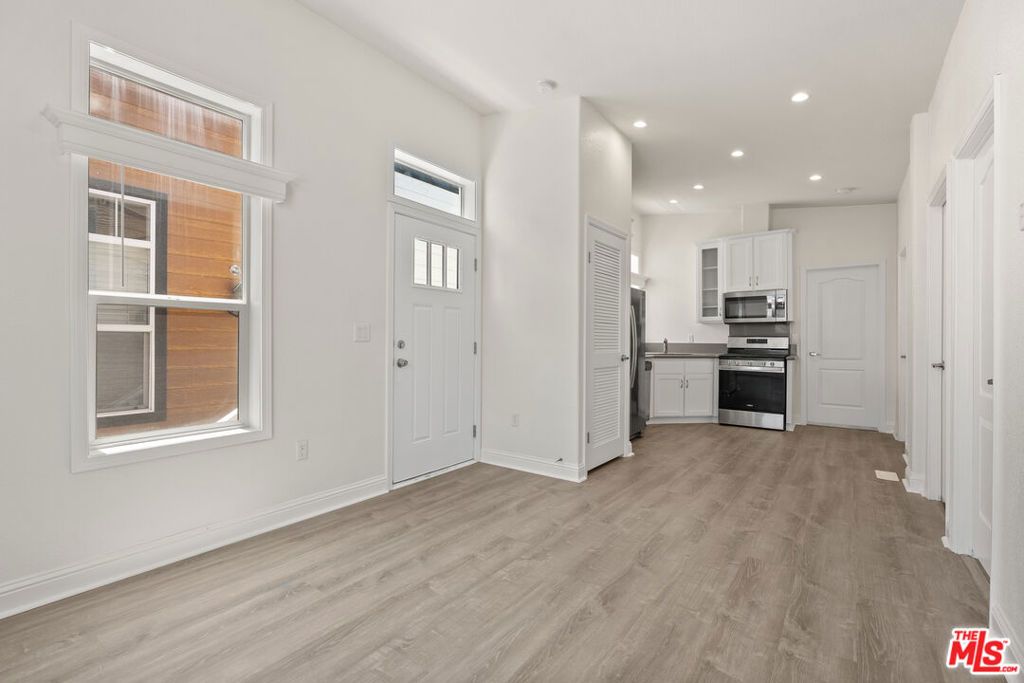 Image 4 of property listing at 8250 Lankershim Boulevard 140, North Hollywood, CA 91605