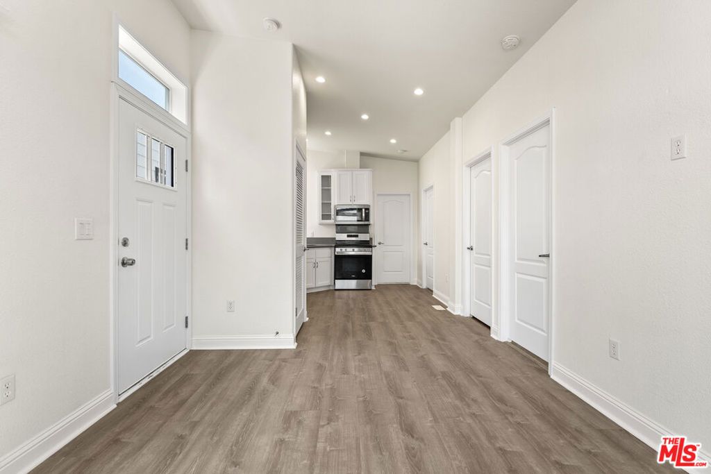Image 5 of property listing at 8250 Lankershim Boulevard 140, North Hollywood, CA 91605