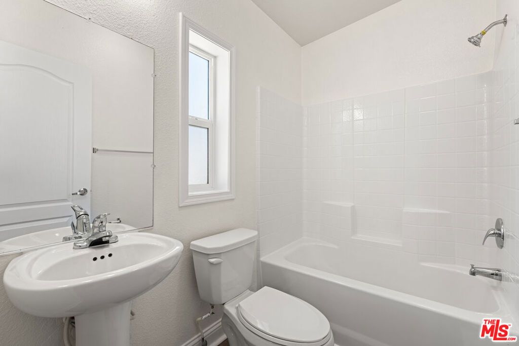 Image 9 of property listing at 8250 Lankershim Boulevard 140, North Hollywood, CA 91605