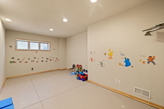 4303 161st Street, Urbandale, IA 50323