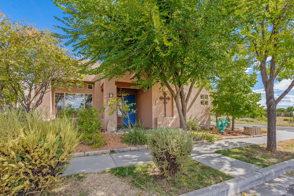 2 Sobradora Drive, Santa Fe, NM 87508