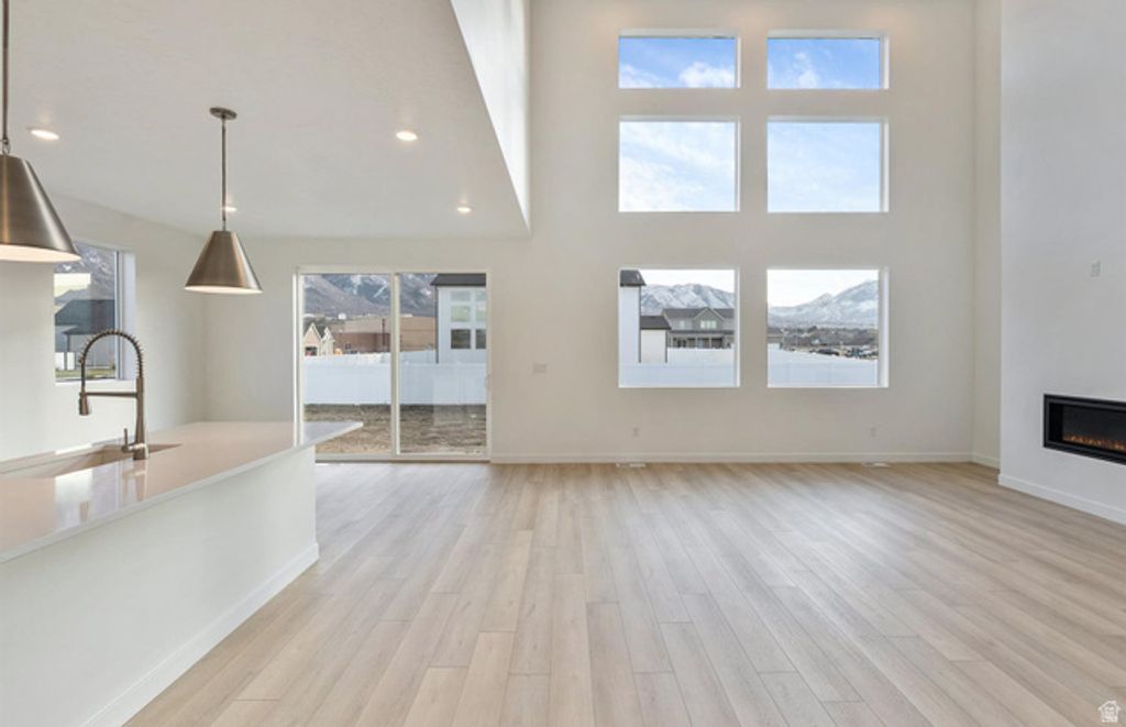 Image 3 of property listing at 1003 E 310 S, Salem, UT 84653