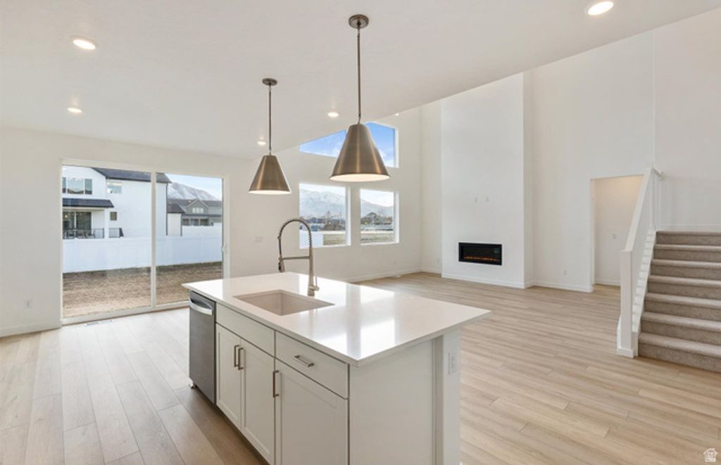 Image 5 of property listing at 1003 E 310 S, Salem, UT 84653