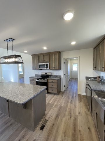 586 Pleasant Hill Rd, Lafayette, TN 37083